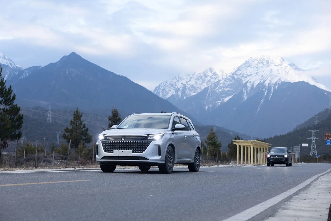 5 सीटों वाला AWD सेरेस इलेक्ट्रिक कार एसयूवी 120 हॉर्स पावर और उत्सर्जन मुक्त ड्राइविंग