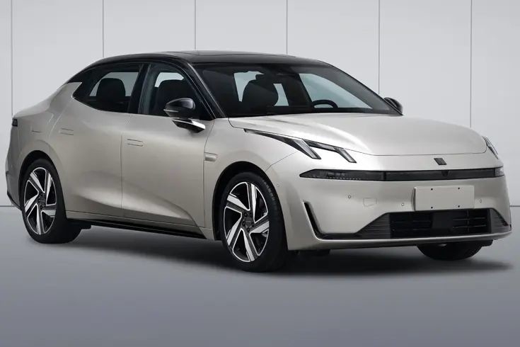 Lynk Co 07 2024 मॉडल Em-P 126 किमी लंबी बैटरी लाइफ नई कार शहरी उपभोक्ताओं के लिए बहुमुखी सतत गतिशीलता समाधान