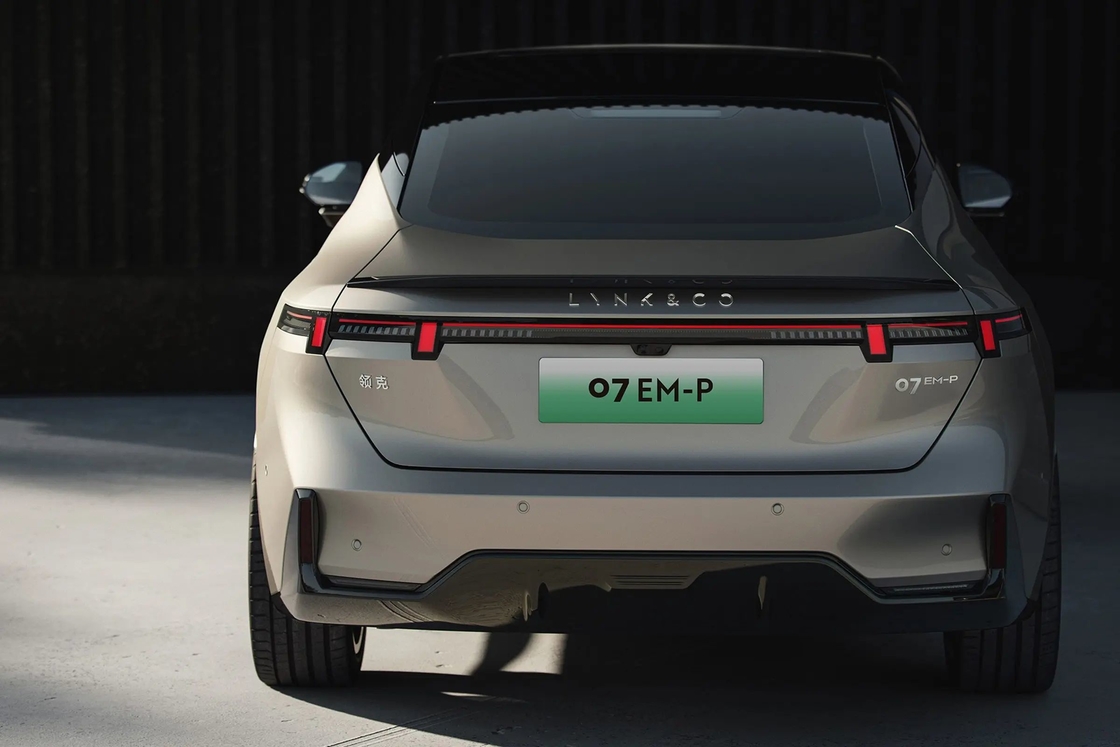 Lynk Co 07 2024 मॉडल Em-P 126 किमी लंबी बैटरी लाइफ नई कार शहरी उपभोक्ताओं के लिए बहुमुखी सतत गतिशीलता समाधान