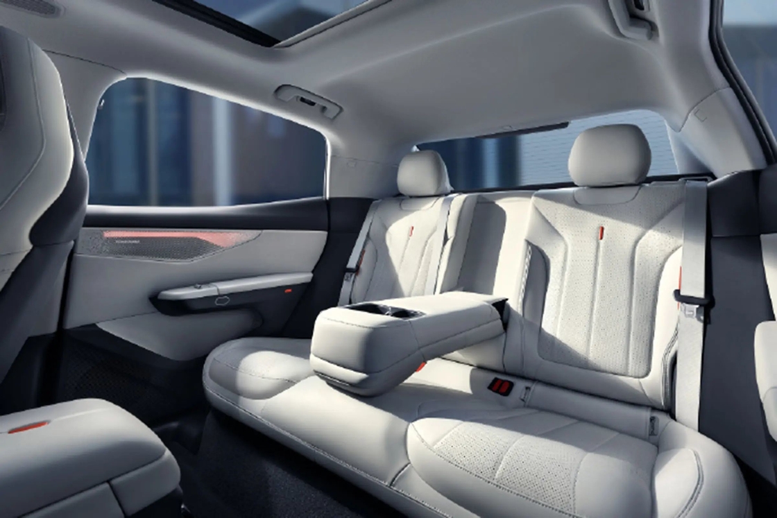Lynk Co 07 2024 मॉडल Em-P 126 किमी लंबी बैटरी लाइफ नई कार शहरी उपभोक्ताओं के लिए बहुमुखी सतत गतिशीलता समाधान