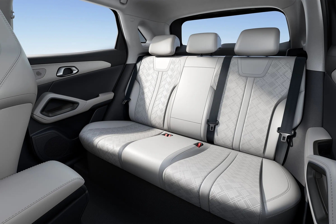 उच्च प्रदर्शन के लिए BYD युआन UP उन्नत प्रोसेसर और उच्च-रिज़ॉल्यूशन डिस्प्ले