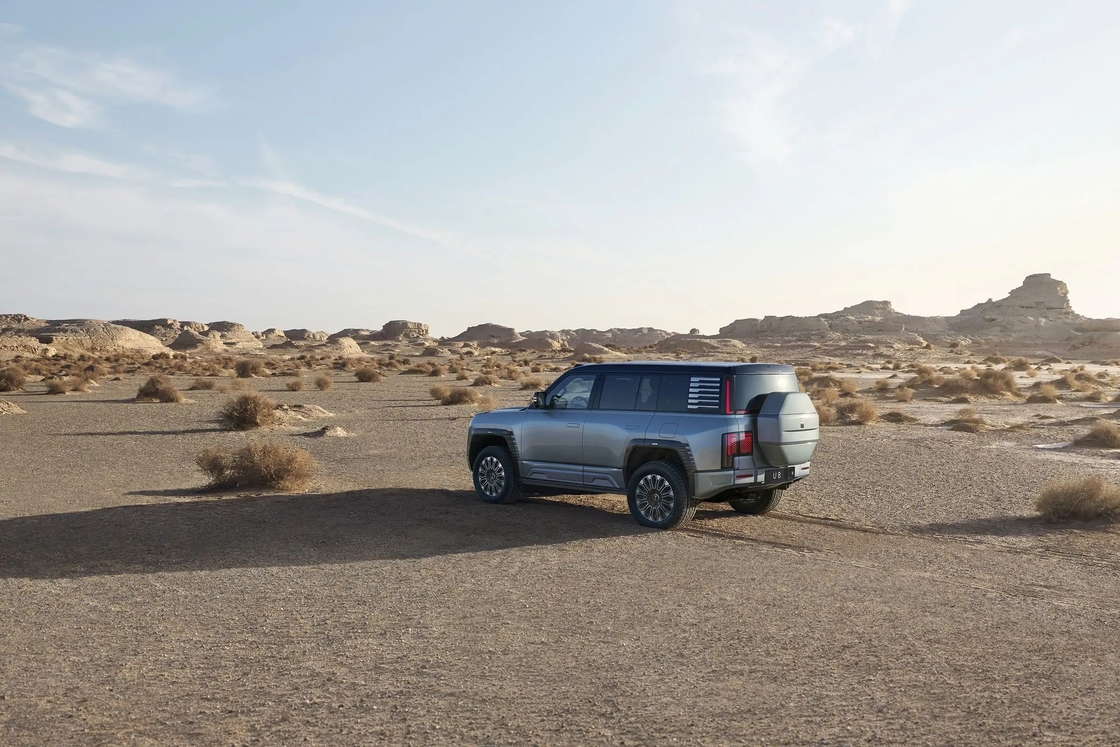 नई ऑफ रोड जीप इलेक्ट्रिक एसयूवी 4X4 वाहन BYD यांगवांग U8 ऊपर की ओर देखने वाली कार
