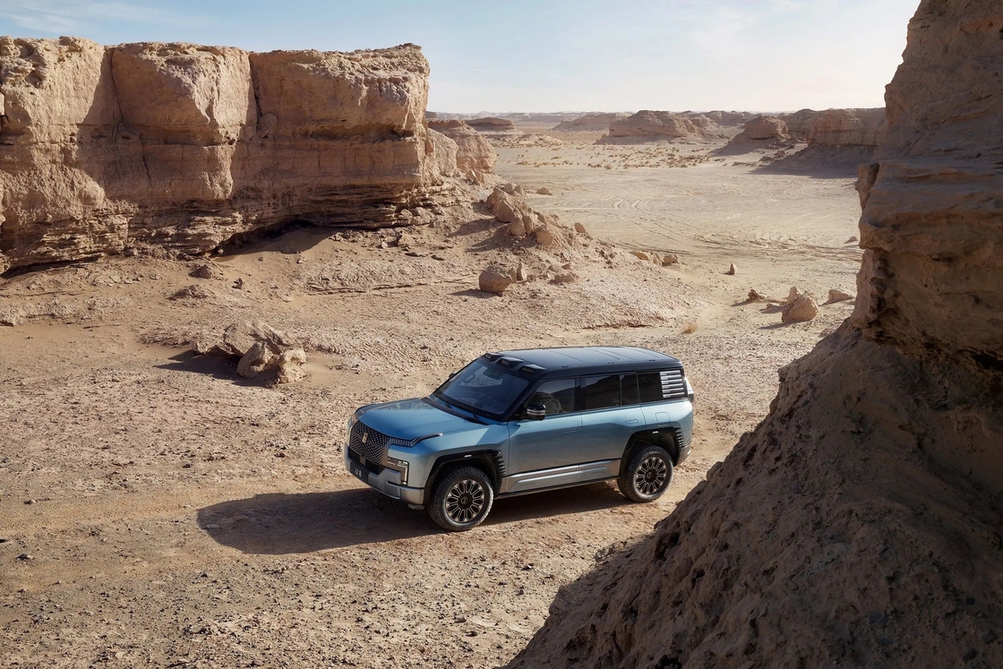 नई ऑफ रोड जीप इलेक्ट्रिक एसयूवी 4X4 वाहन BYD यांगवांग U8 ऊपर की ओर देखने वाली कार
