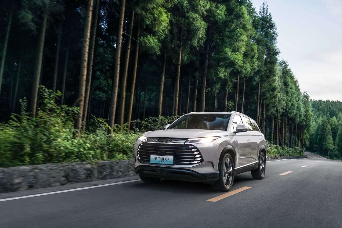 BYD इलेक्ट्रिक कार फ्रिगेट 07 ग्लोरी एडिशन DiLink 100 इंजन सिस्टम के साथ अपने बेड़े को उन्नत करें
