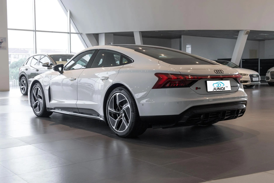 लक्जरी वाहन 495 किमी लंबी दूरी इलेक्ट्रिक कार A U D I RS E-tron GT 4 चार पहिया इलेक्ट्रिक वाहन